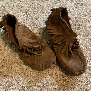 Tan Minnetonka Moccasins • size 7